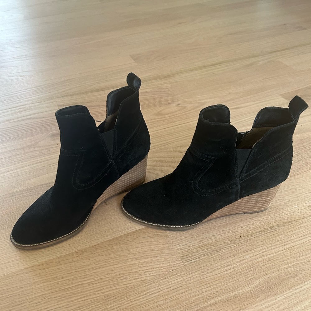 Blondo Waterproof Black Leather Suede Irving Wedge Bootie size 8.5M